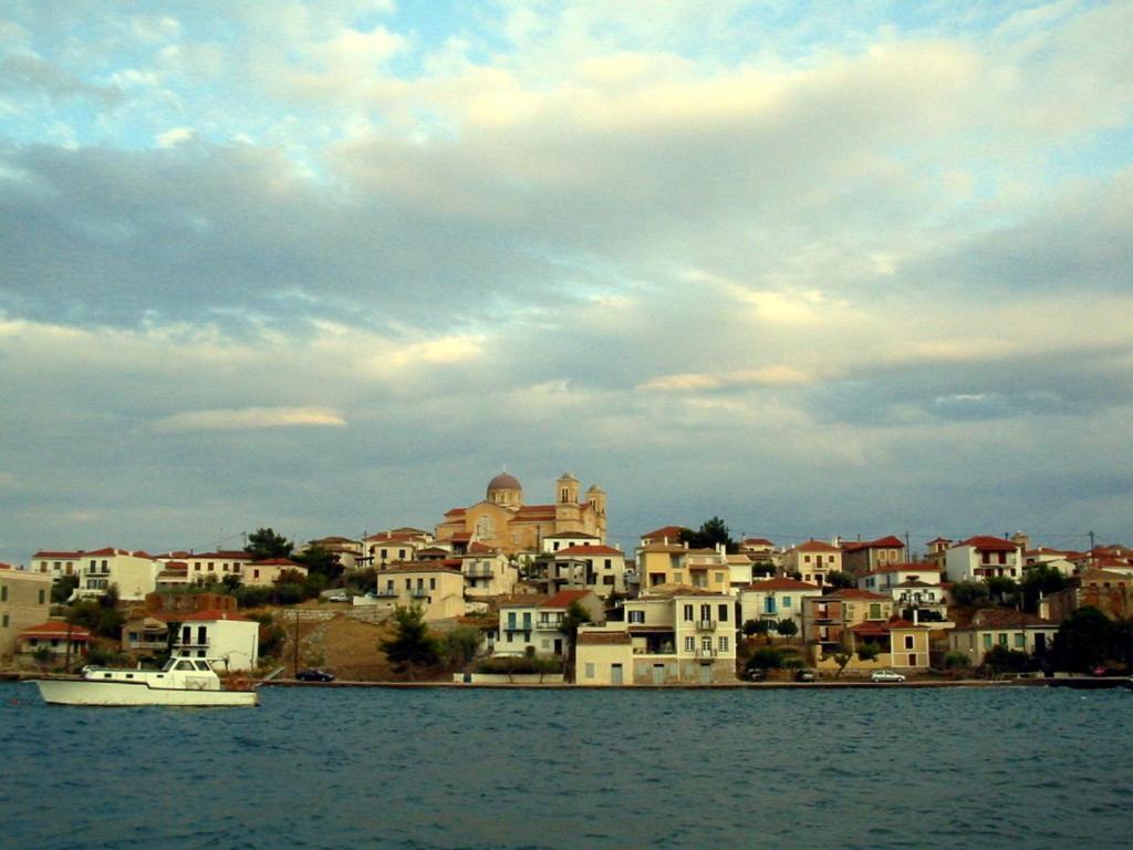 Hotel Argo Galaxidi Bagian luar foto